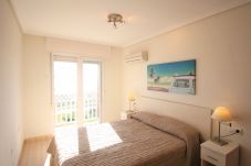 Apartamento en La Manga del Mar Menor - 6º piso a pie de playa con orientación al Mediterráneo