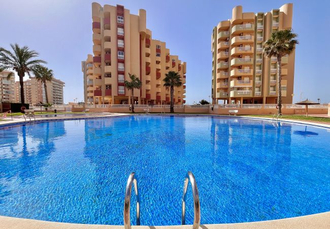Apartamento en La Manga del Mar Menor - Amplio apartamento de dos dormitorios con vistas en Los Miradores del Puerto