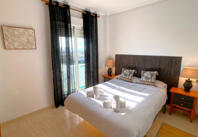 Apartamento en La Manga del Mar Menor - Dos dormitorios con vistas al Estacio y al Puerto de Tomás Maestre