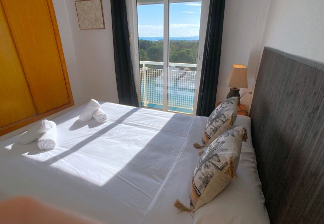 Apartamento en La Manga del Mar Menor - Dos dormitorios con vistas al Estacio y al Puerto de Tomás Maestre