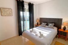 Apartamento en La Manga del Mar Menor - Dos dormitorios con vistas al Estacio y al Puerto de Tomás Maestre