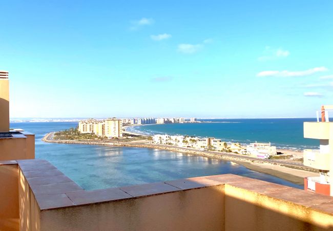 Apartamento en La Manga del Mar Menor - Ático de dos dormitorios con preciosas vistas del Mar Menor y Mediterráneo