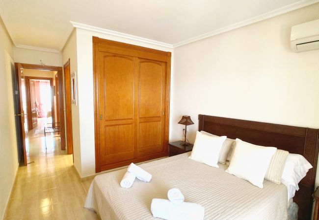 Apartamento en La Manga del Mar Menor - Ático de dos dormitorios con preciosas vistas del Mar Menor y Mediterráneo