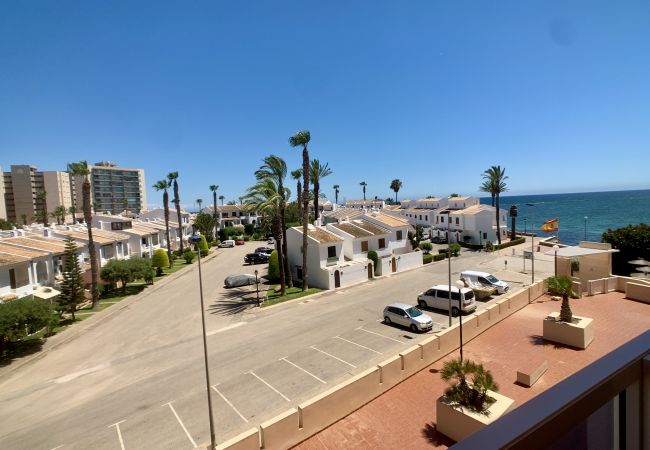 Apartamento en La Manga del Mar Menor - Luminoso y completamente equipado en urbanización en primera línea