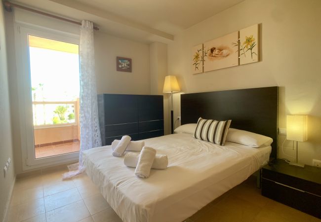 Apartamento en La Manga del Mar Menor - Luminoso y completamente equipado en urbanización en primera línea