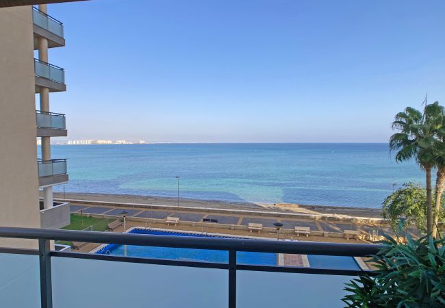 Apartamento en La Manga del Mar Menor - Precioso tipo dúplex en primera línea del Mediterráneo