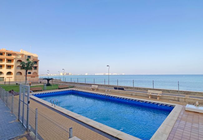 Apartamento en La Manga del Mar Menor - Precioso tipo dúplex en primera línea del Mediterráneo