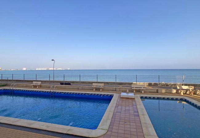 Apartamento en La Manga del Mar Menor - Precioso tipo dúplex en primera línea del Mediterráneo