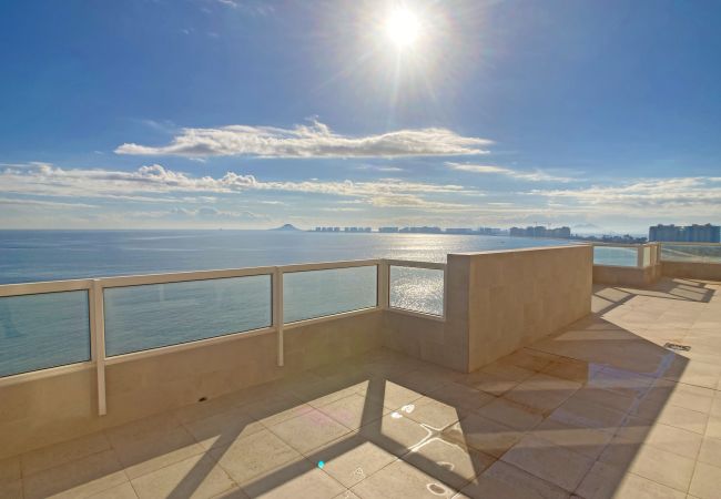 Apartamento en La Manga del Mar Menor - Increíble apartamento con enorme terraza en primera línea del Mediterráneo