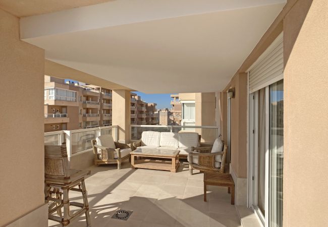 Apartamento en La Manga del Mar Menor - Increíble apartamento con enorme terraza en primera línea del Mediterráneo