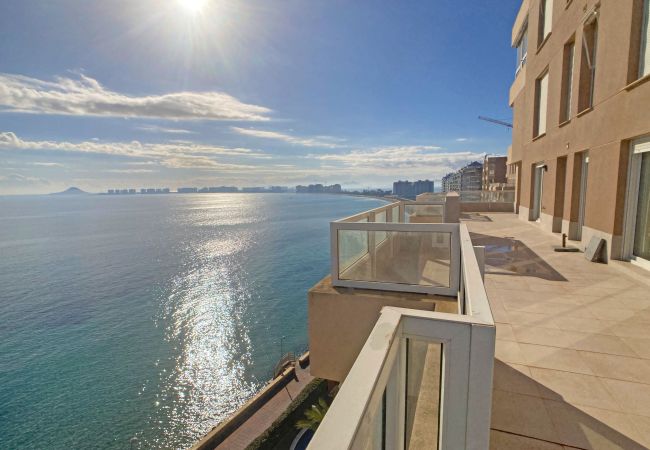 Apartamento en La Manga del Mar Menor - Increíble apartamento con enorme terraza en primera línea del Mediterráneo