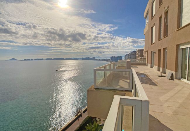 Apartamento en La Manga del Mar Menor - Increíble apartamento con enorme terraza en primera línea del Mediterráneo