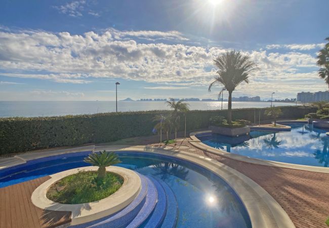 Apartamento en La Manga del Mar Menor - Increíble apartamento con enorme terraza en primera línea del Mediterráneo