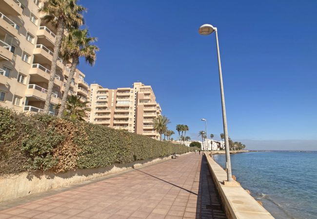 Apartamento en La Manga del Mar Menor - Increíble apartamento con enorme terraza en primera línea del Mediterráneo