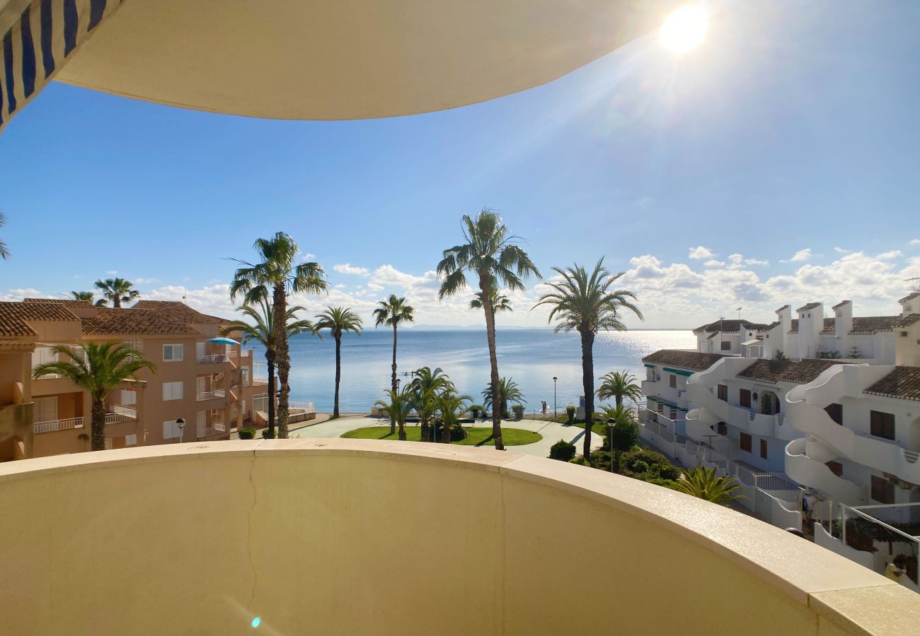 Apartamento en La Manga del Mar Menor - Precioso apartamento completamente reformado con vistas al mar.