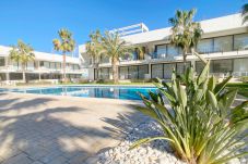 Apartamento en Islas Menores - Bajo Moderno en Islas Menores con Piscina y Jardín Comunitario