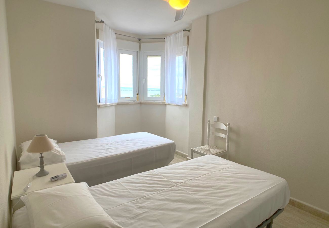 Apartment in La Manga del Mar Menor - 3-bedroom with pool and paddle court frontline to the Mediterranean Sea Apartment in La Manga del Mar Menor - 3-bedroom with pool and paddle court frontline to the Mediterranean Sea