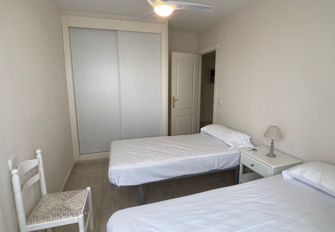 Apartment in La Manga del Mar Menor - 3-bedroom with pool and paddle court frontline to the Mediterranean Sea Apartment in La Manga del Mar Menor - 3-bedroom with pool and paddle court frontline to the Mediterranean Sea