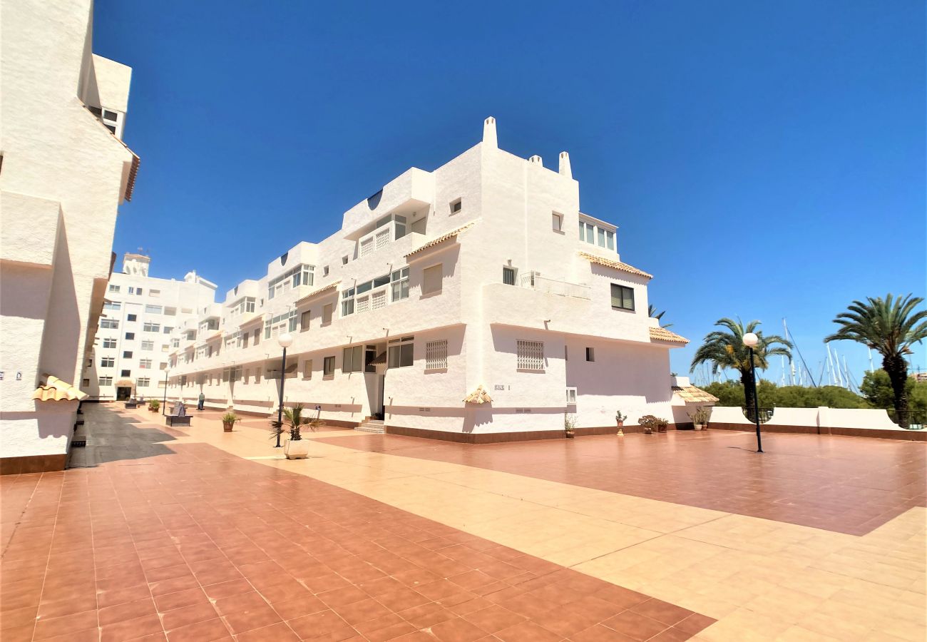 Apartment in La Manga del Mar Menor - Spacious apartment with views, pool, playground, parking and tennis court in Tomás Maestre. Apartment in La Manga del Mar Menor - Spacious apartment with views, pool, playground, parking and tennis court in Tomás Maestre.