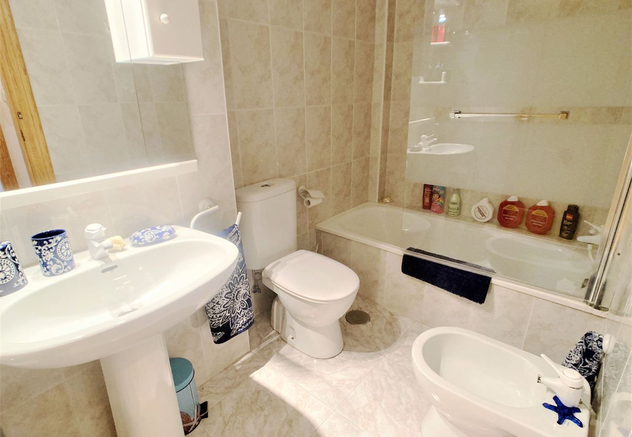 Apartment in La Manga del Mar Menor - Spacious apartment with views, pool, playground, parking and tennis court in Tomás Maestre. Apartment in La Manga del Mar Menor - Spacious apartment with views, pool, playground, parking and tennis court in Tomás Maestre.