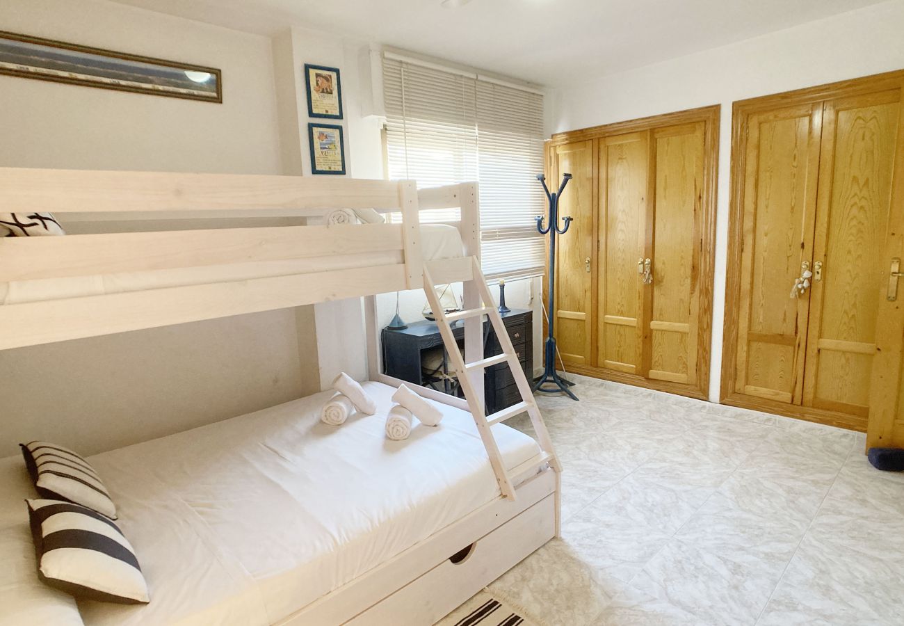 Apartment in La Manga del Mar Menor - Spacious apartment with views, pool, playground, parking and tennis court in Tomás Maestre. Apartment in La Manga del Mar Menor - Spacious apartment with views, pool, playground, parking and tennis court in Tomás Maestre.